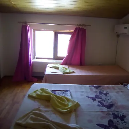 Casa Mara M8 ゲストハウス 3*